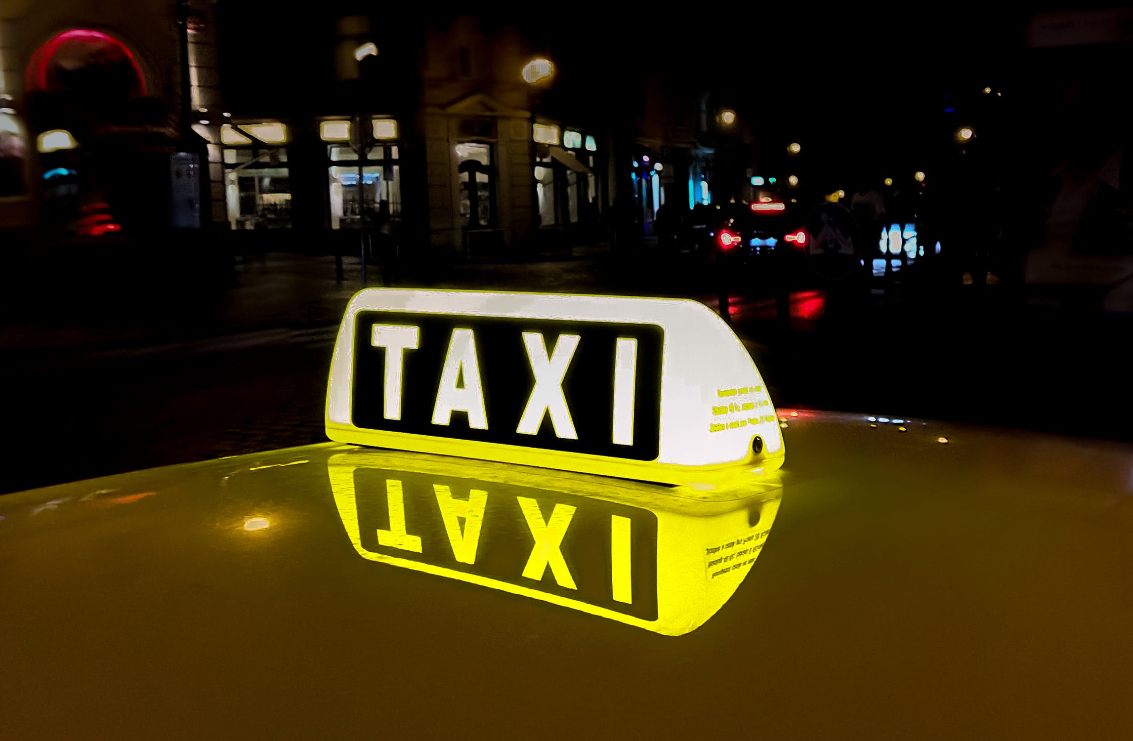 Wanneer kies je voor een taxi auto of taxi bus?